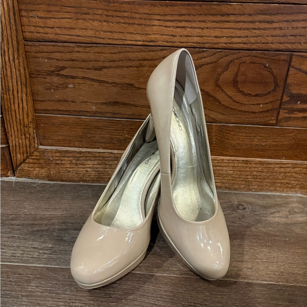 Bandolino Beige Patent Heels